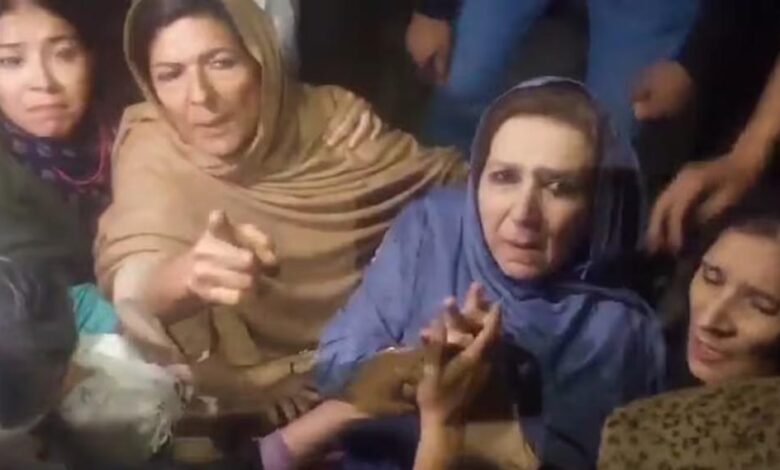 pak-में-इमरान-खान-की-बहनों-के-साथ-दुर्व्यवहार,-अलीमा-उजमा-नौरीन-ने-पुलिस-अत्याचार-का-आरोप-लगाया