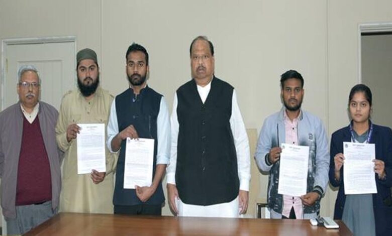 मंत्री-काश्यप-ने-अनुकंपा-नियुक्ति-पत्र-किए-वितरित