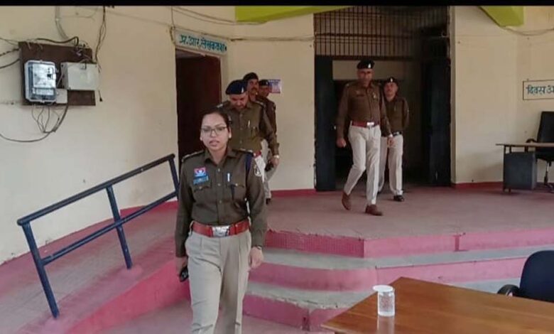 sp-रत्ना-सिंह-का-औचक-निरीक्षण