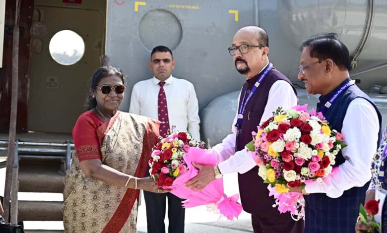 राष्ट्रपति-मुर्मु-का-अंबिकापुर-में-आत्मीय-स्वागत