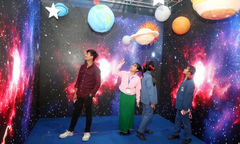 राष्ट्रीय-बाल-वैज्ञानिक-प्रदर्शनी-में-बच्चों-द्वारा-तैयार-किये-गये-मॉडल-बने-आकर्षण-का-केन्द्र