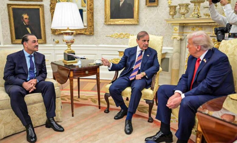 कंगाल-पाकिस्तान-का-नया-खेल:-भारत-सीमा-के-पास-समंदर-में-बना-रहा-नकली-द्वीप!