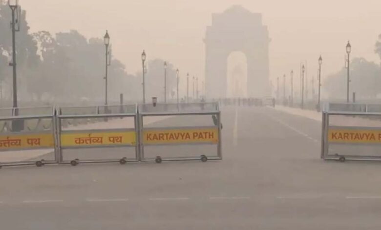 दिल्ली-एनसीआर-में-हवा-और-जहरीली:-aqi-400-पार,-धुंध-की-चादर-से-बढ़ी-चिंता