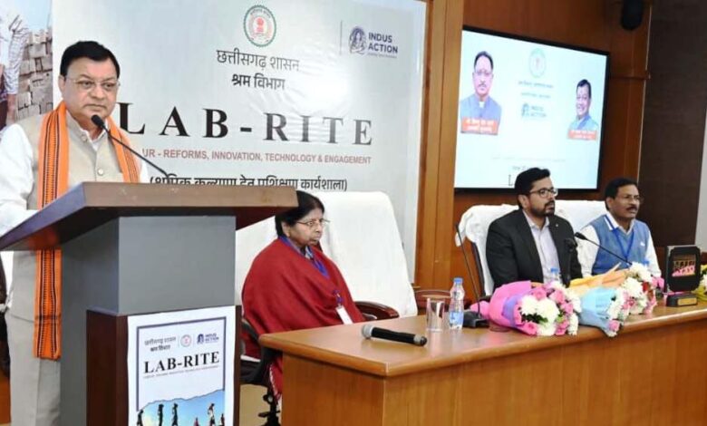 रायपुर-:-शासन-की-योजनाओं-का-त्वरित-लाभ-श्रमिकों-को-समय-पर-मिले:-श्रम-मंत्री-देवांगन