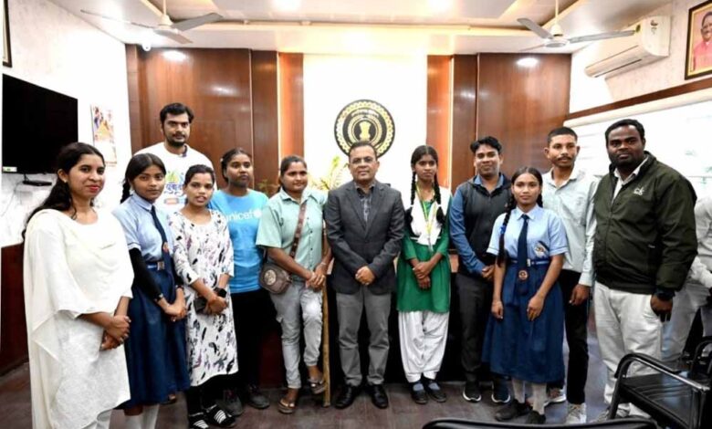 15-मिनट-की-कलेक्टर-बनी-दीक्षा:-पॉलिथीन-मुक्त-जिले-सहित-दिए-तीन-अहम-निर्देश