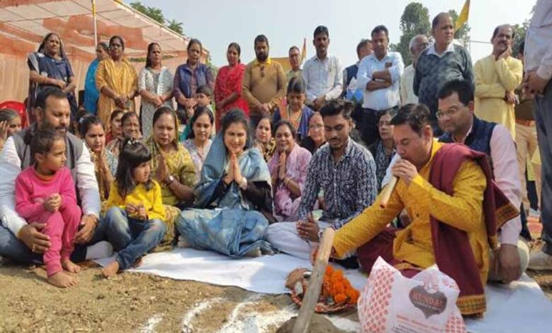 राज्यमंत्री-श्रीमती-गौर-ने-किया-साढ़े-4-करोड़-के-विकास-कार्यों-का-भूमि-पूजन