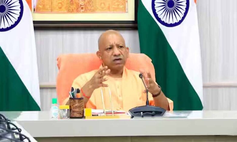 सीएम-योगी-का-कड़ा-आदेश:-अंत्योदय-कार्ड-धारकों-व-70+-बुजुर्गों-के-आयुष्मान-कार्ड-जल्द-बनें