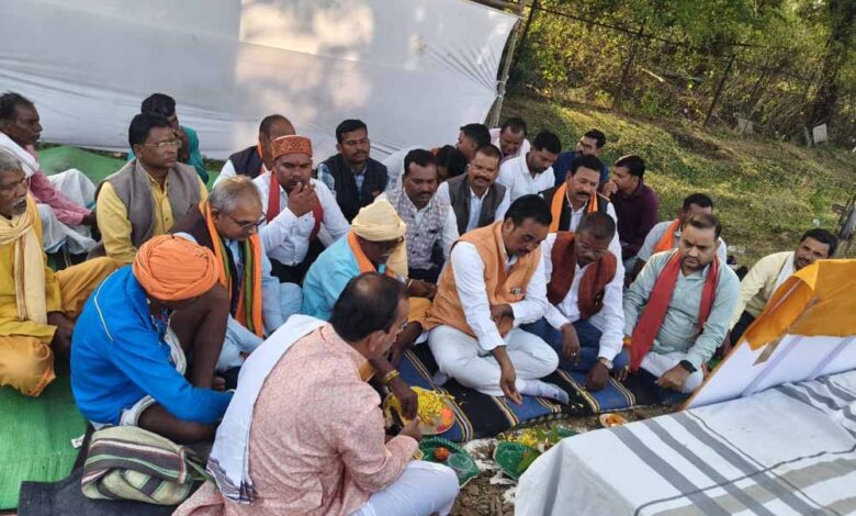 सैगोना-में-मुख्यमंत्री-गौरव-पथ-योजना-के-तहत-41.65-लाख-रूपए-की-लागत-की-सड़क-का-भूमिपूजन-सम्पन्न