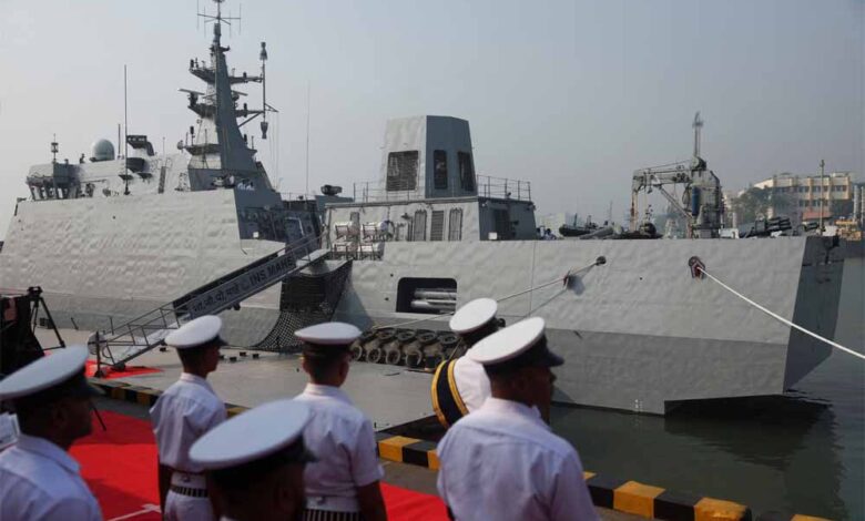 भारतीय-नौसेना-को-मिला-स्वदेशी-ताकत-का-नया-प्रहरी-ins-माहे,-कमीशन-में-शामिल-हुए-आर्मी-चीफ