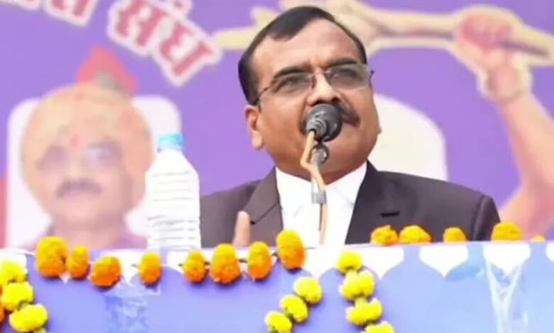 आरक्षण-पर-विवादित-बयान-देने-वाले-ias-अधिकारी-संतोष-वर्मा-का-बयान-चर्चा-में