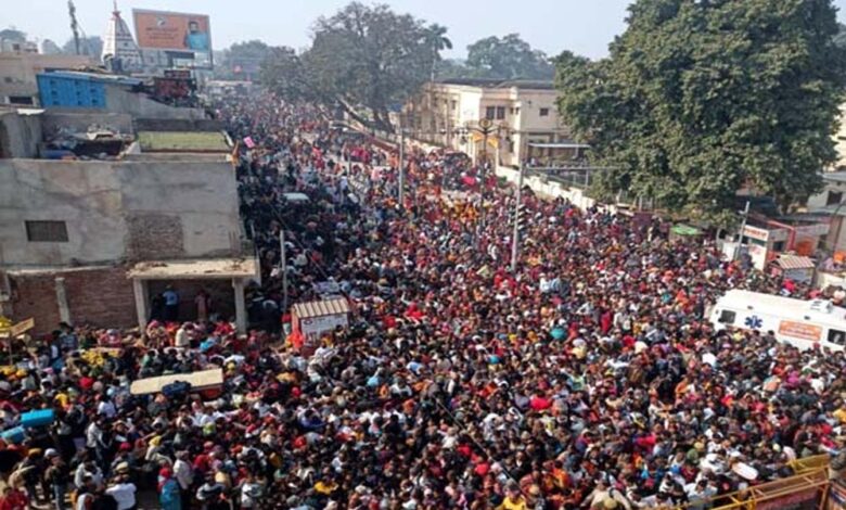 ध्वजारोहण-के-क्षण-भक्तिमय-हुई-अयोध्या,-चारों-दिशाओं-में-गूंजा-जय-श्रीराम