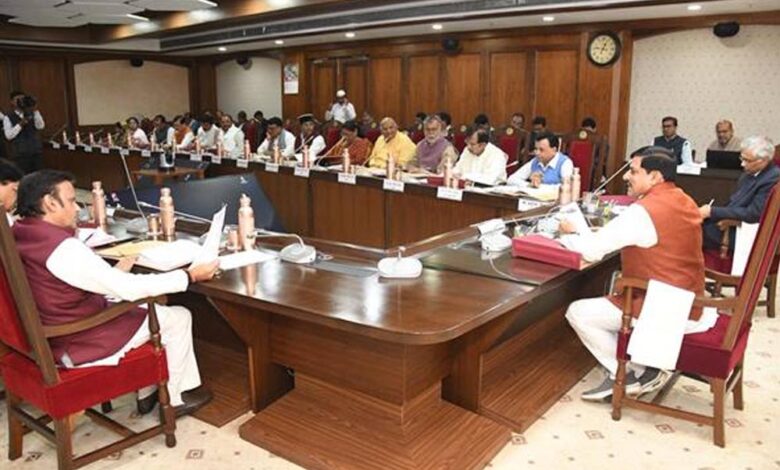 दिवंगत-निरीक्षक-स्व.-शर्मा-के-परिजन-को-1-करोड़-रुपये-आर्थिक-सहायता-की-स्वीकृति