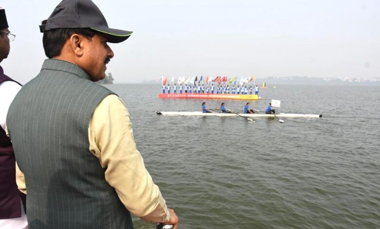 सीएम-डॉ.-मोहन-यादव-ने-भोपाल-में-8वीं-इंटर-स्टेट-चैलेंजर्स-और-45वीं-जूनियर-नेशनल-रोइंग-चैंपियनशिप-का-शुभारंभ-किया