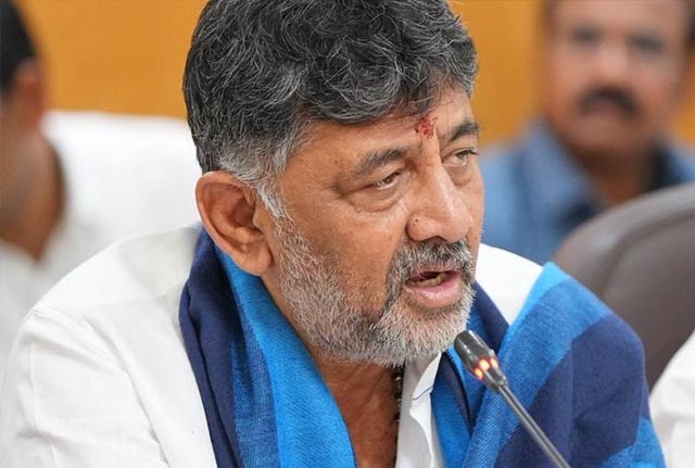 कर्नाटक सीएम रेस: वोक्कालिगा मठ ने डीके शिवकुमार को समर्थन, जल्द फैसला की मांग