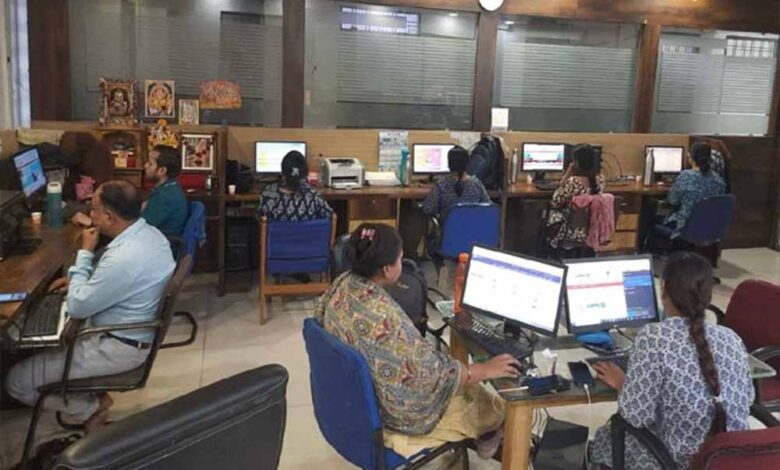 1-जनवरी-से-बदलेंगे-कर्मचारियों-की-छुट्टियां,-सरकार-ने-नोटिफिकेशन-जारी-किया