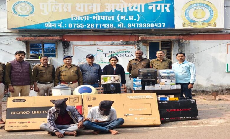अयोध्यानगर पुलिस ने किया बड़ी कार्रवाई, 2 नकबजनों को गिरफ्तार, गर्ग इलेक्ट्रॉनिक शोरूम से 12 लाख का माल जब्त