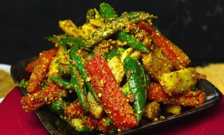 मूली-मिर्च-का-अचार:-स्वाद-में-लाजवाब-और-बनाने-में-बेहद-आसान,-घर-पर-ट्राई-करें