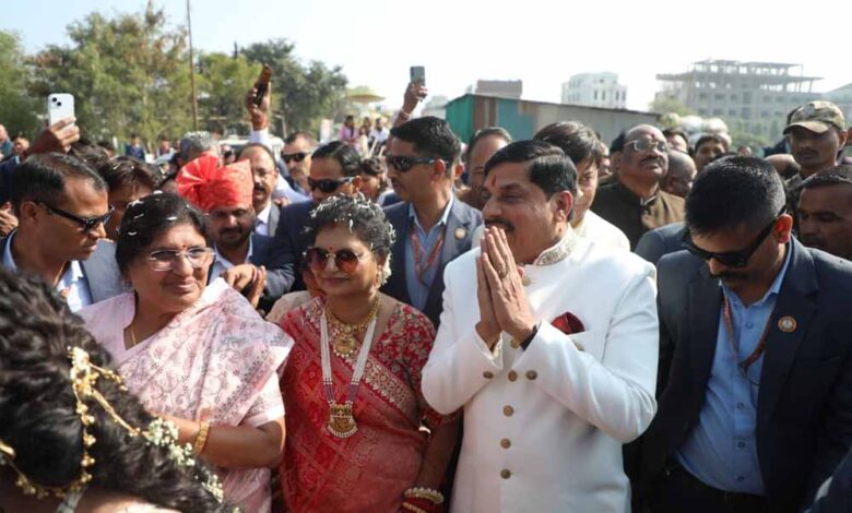 cm-मोहन-यादव-के-बेटे-ने-रचाई-शादी:-सामूहिक-विवाह-सम्मेलन-में-लिए-सात-फेरे,-बड़ी-हस्तियों-ने-बढ़ाई-शान