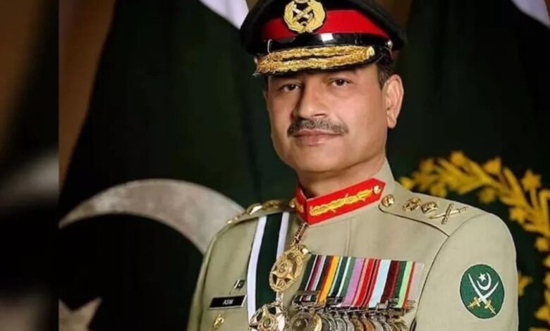 CDF नियुक्ति और सेना प्रमुख पद पर बदलाव के बाद आसिम मुनीर की भूमिका पर सवाल—क्या शहबाज़ सरकार का रुख बदला?