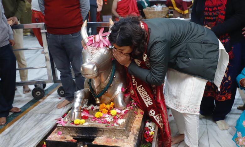 विश्व-कप-विजेता-स्नेहा-राणा-ने-महाकालेश्वर-मंदिर-में-दर्शन-कर-जीत-का-श्रेय-बाबा-महाकाल-को-दिया
