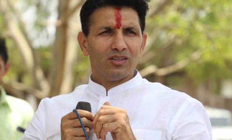 सुपरकंप्यूटर-से-तेज-cm!-आधे-घंटे-में-हजारों-करोड़-के-बजट-की-समीक्षा,-जीतू-का-तंज-बना-सुर्ख़ी