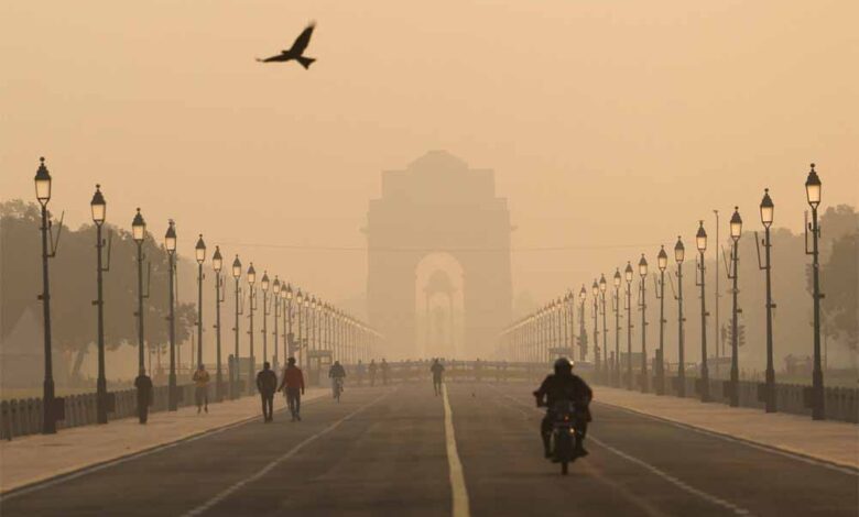 72 घंटे में सड़कें दुरुस्त करने का अल्टीमेटम: नियम तोड़ा तो सख्त कार्रवाई, प्रदूषण पर दिल्ली सरकार का बड़ा एक्शन