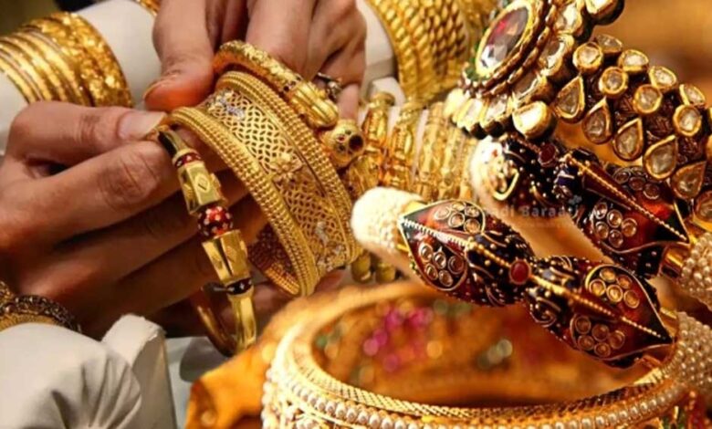 सोना-खरीदने-का-सोच-रहे-हैं?-4-दिसंबर-के-ताजे-भाव-और-22-24-कैरेट-के-रेट-जानें