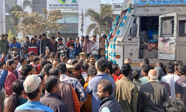 यूपी-में-बड़ी-कार्रवाई:-4-पुलिसकर्मी-निलंबित,-होमगार्ड-व-prd-जवानों-पर-भी-गिरेगी-गाज