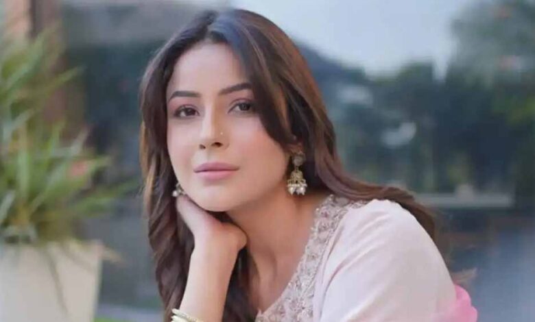 शहनाज-गिल-ने-खोला-bollywood-का-सच,-कहा-–-मुझे-शो-पीस-की-तरह-इस्तेमाल-किया-जा-रहा-है