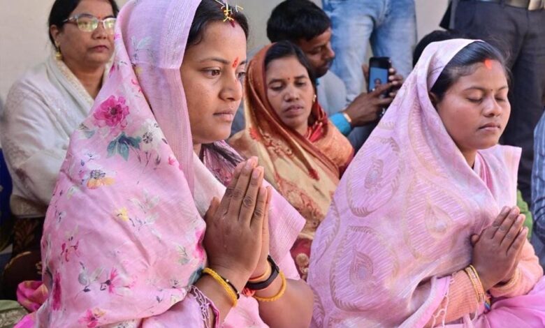 रायपुर-:-सुगम-आवागमन-की-दिशा-में-बड़ा-कदम:-मंत्री-श्रीमती-लक्ष्मी-राजवाड़े-ने-मुख्यमंत्री-ग्राम-गौरव-पथ-योजना-के-तहत-किया-सड़क-निर्माण-कार्यों-का-भूमिपूजन