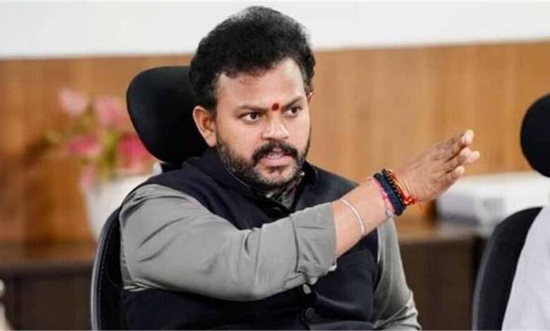 इंडिगो-संकट-के-बीच-सरकार-का-बड़ा-एक्शन,-प्रभावित-रूटों-पर-लगा-फेयर-कैप