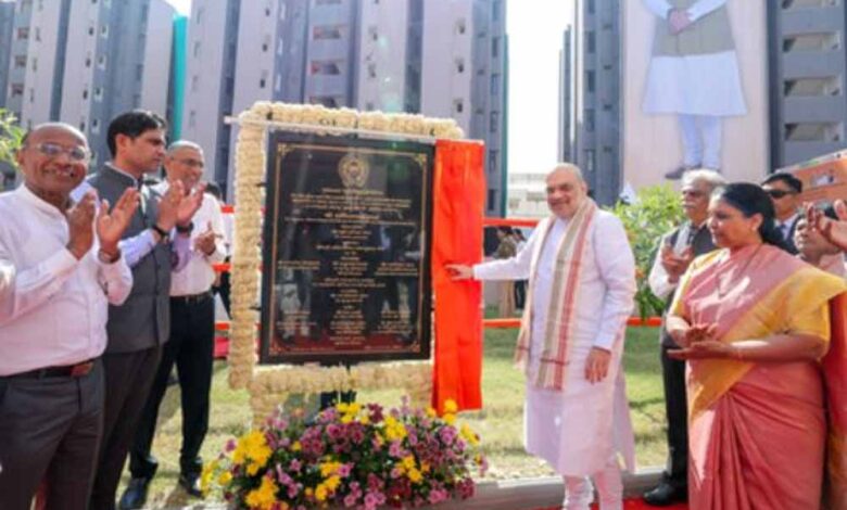 अमित-शाह-का-गुजरात-दौरा:-पीएमएवाई-के-तहत-बने-ईडब्ल्यूएस-घरों-का-किया-उद्घाटन