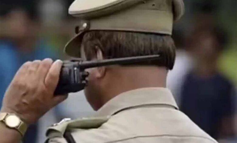 ड्यूटी-पर-इंस्टाग्राम-रील-में-खोया-कांस्टेबल,-अचानक-पहुंचे-भोपाल-कमिश्नर,-तत्काल-ठोका-₹500-का-चालान