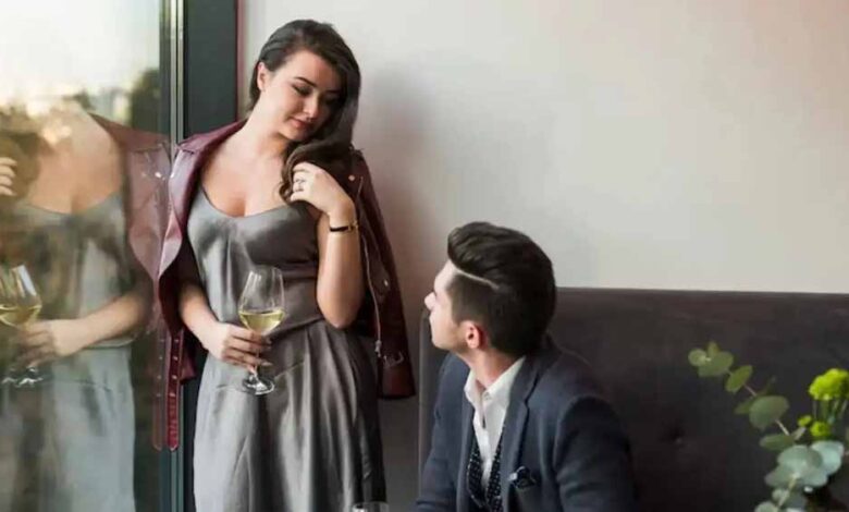 खूबसूरत-महिलाएं-ढूंढ-नहीं-पा-रहीं-जीवनसाथी!-किराए-पर-हसबैंड-बुलाने-का-अजीब-लेकिन-बढ़ता-ट्रेंड