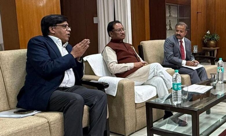 रायपुर-:-मुख्यमंत्री-विष्णु-देव-साय-ने-मध्यप्रदेश-में-नई-सिंचाई-तकनीक-‘प्रेशर-इरिगेशन-नेटवर्क’-की-प्रस्तुति-का-किया-अवलोकन