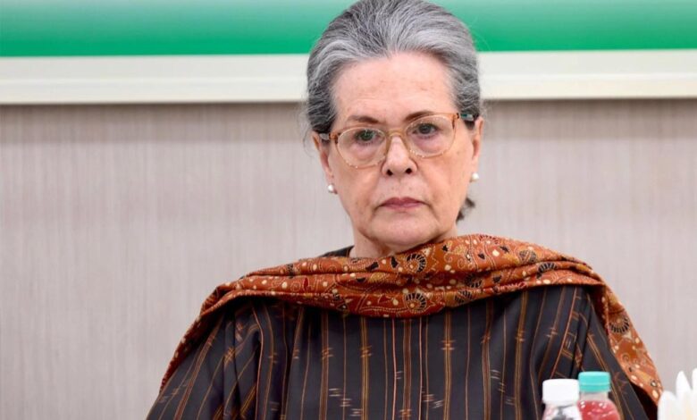 दिल्ली-कोर्ट-ने-सोनिया-गांधी-को-भेजा-नोटिस,-1980-वोटर-लिस्ट-में-बिना-नागरिकता-नाम-जुड़ने-पर-मांगा-जवाब