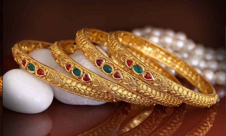 सोना-हुआ-सस्ता,-चांदी-में-तेजी:-mcx-पर-सोना-₹1,29,684-प्रति-10-ग्राम,-गोल्ड-ज्वेलरी-खरीददारों-को-मिली-राहत