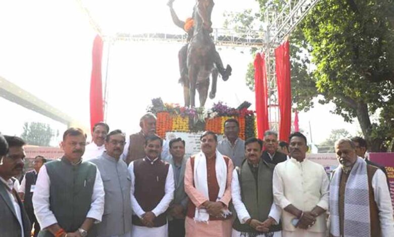मुख्यमंत्री डॉ. यादव ने महाराजा छत्रसाल और सरदार पटेल की प्रतिमा का अनावरण किया