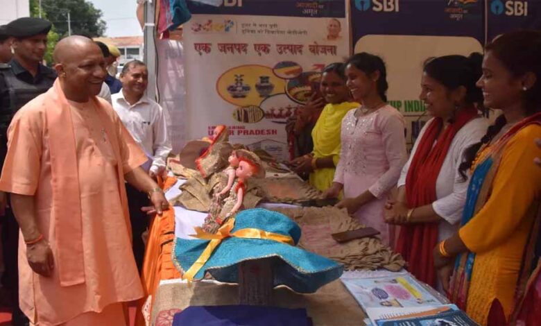 ‘स्किल्ड’ हो रहा उत्तर प्रदेश, लाखों युवाओं के हुनर को मिल रहा हौसला