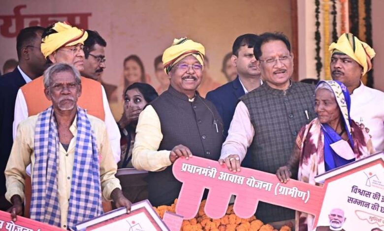 रायपुर-:-शहीद-वीर-नारायण-सिंह-का-बलिदान,-आत्मगौरव,-संघर्ष-और-स्वाभिमान-का-प्रतीक-–-मुख्यमंत्री-साय