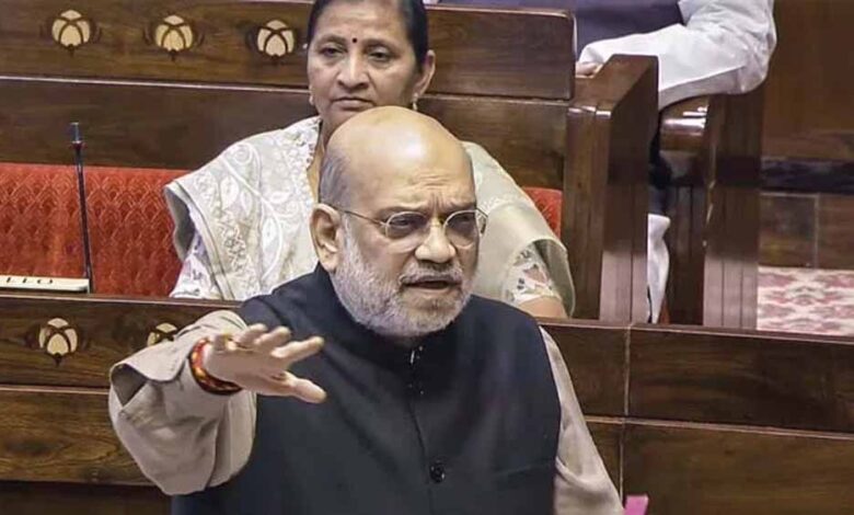 102°-बुखार-में-अमित-शाह-का-पलटवार:-‘वोट-चोरी’-आरोप-का-जवाब-देकर-सदन-से-बाहर-गए-राहुल