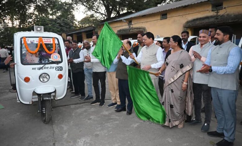 रायपुर-:-डोर-टू-डोर-अपशिष्ट-संग्रहण-कार्य-में-ई-रिक्शों-के-उपयोग-से-स्वच्छता-दीदियों-को-होगी-श्रम-व-समय-की-बचत-:-उद्योग-मंत्री-देवांगन