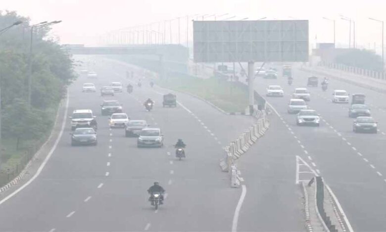 वेस्टर्न-डिस्टर्बेंस-का-असर:-दिल्ली-ncr-में-बदला-मौसम,-बादलों-की-आवाजाही-के-बीच-कोहरे-का-अलर्ट