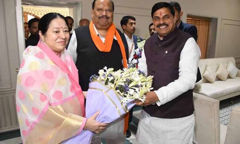 मुख्यमंत्री-डॉ.-यादव-का-मंत्री-श्काश्यप-ने-किया-अभिवादन