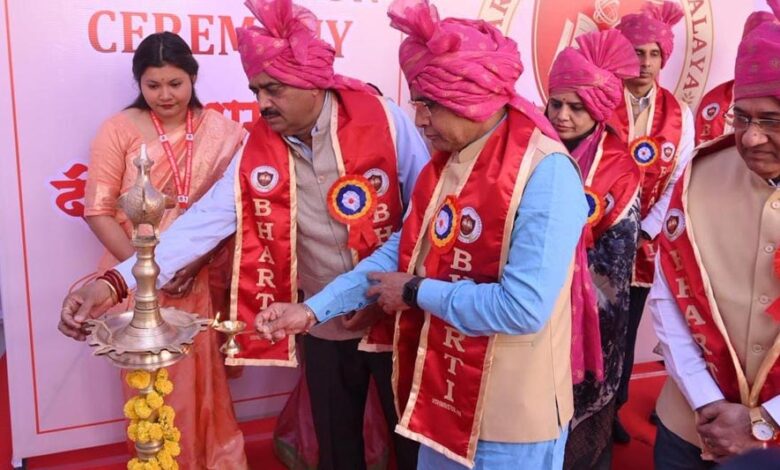 रायपुर-:-दीक्षांत-समारोह-केवल-डिग्री-प्राप्ति-का-अवसर-नहीं,-बल्कि-जीवन-में-नई-जिम्मेदारियों-के-निर्वहन-की-शुरुआत-है-उच्च-शिक्षा-मंत्री-टंक-राम-वर्मा