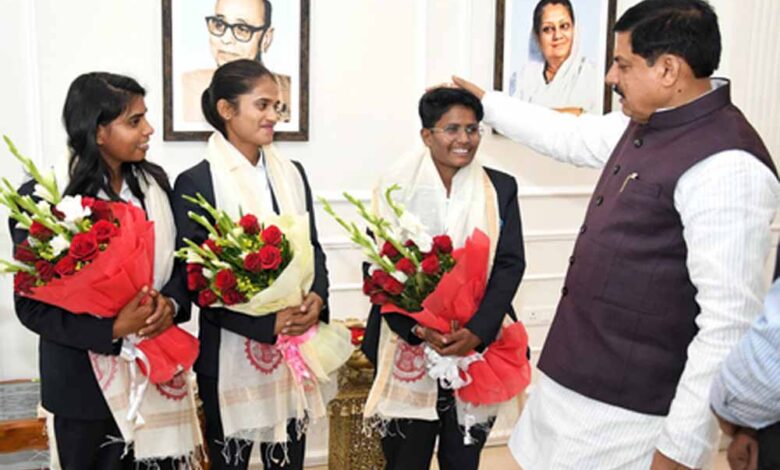 प्रदेश की तीन महिला क्रिकेट खिलाड़ियों को दी जाएगी 25-25 लाख रूपए की प्रोत्साहन राशि : मुख्यमंत्री डॉ. यादव