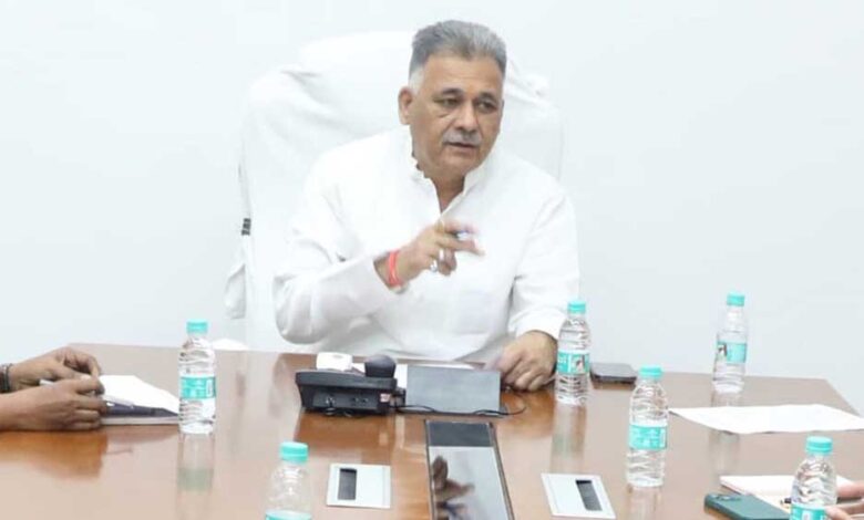 प्रभारी-मंत्री-इन्दर-सिंह-परमार-ने-प्रेस-वार्ता-को-किया-संबोधित