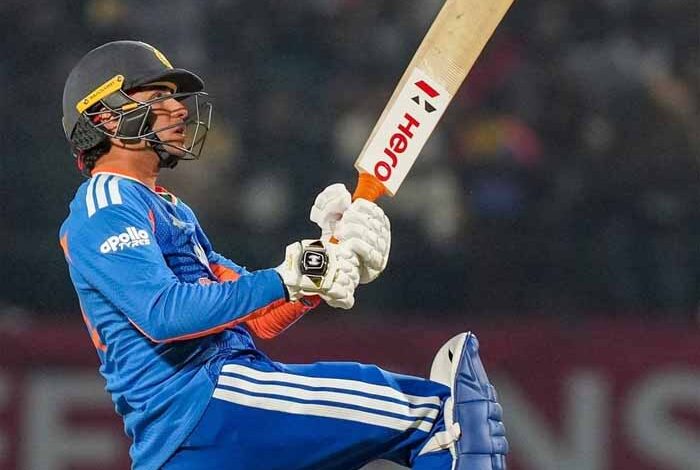 टी20-में-छक्कों-का-तूफान:-अभिषेक-शर्मा-ने-रचा-इतिहास,-सबसे-तेज-300-सिक्स-लगाने-वाले-भारतीय-बने