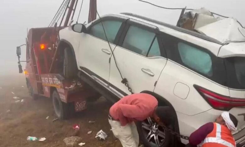 कुहासा बना काल: यमुना एक्सप्रेसवे पर 5 बसों और कारों में आग, मथुरा, उन्नाव और बस्ती में भी हादसे