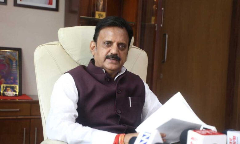 महिलाओं-का-स्वास्थ्य-संरक्षण-और-आपातकालीन-सेवाओं-को-सशक्त-बनाना-सरकार-की-सर्वोच्च-प्राथमिकता:-उप-मुख्यमंत्री-शुक्ल